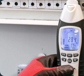 Handheld test instrument in use